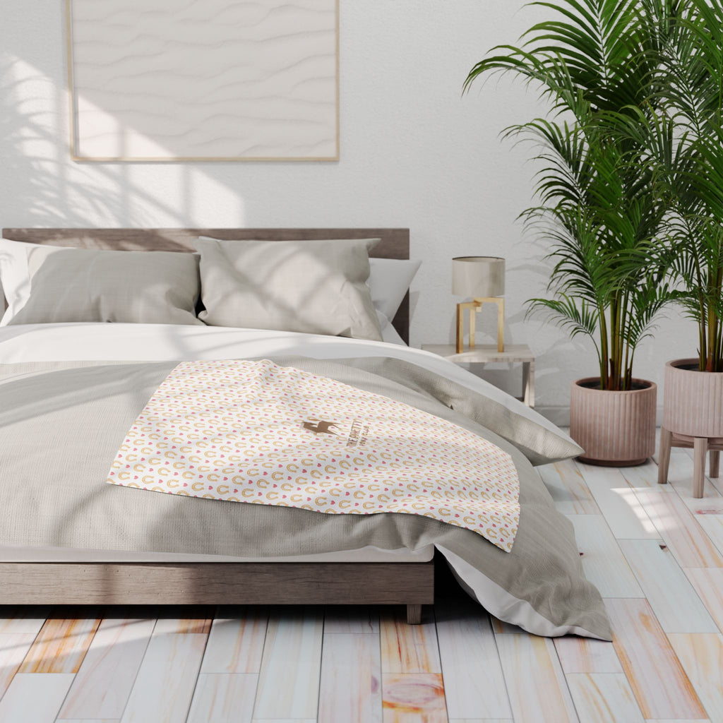 Hearts & Horse-shoe Arctic Fleece Blanket for Cozy Comfort